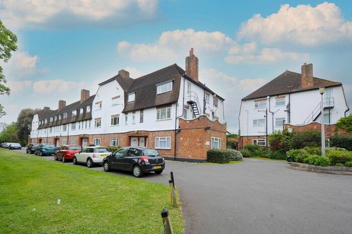 2 Bedroom Flat To Rent In Heath Court, Park Road, Uxbridge, UB8