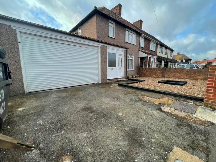 3 Bedroom End Of Terrace House To Rent In Warrington Road, Dagenham, RM8