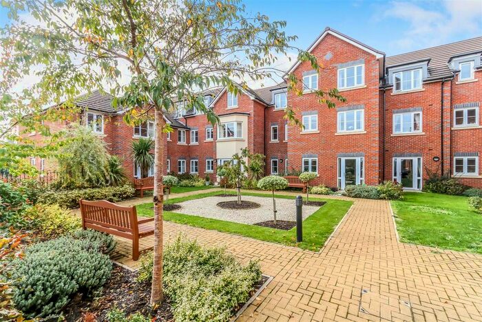 2 Bedroom Flat For Sale In Mckinlay Court, Tresham Close, Kettering, NN15