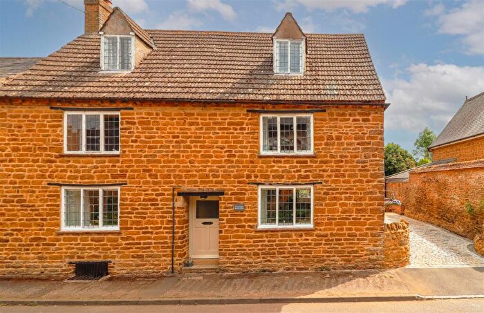 5 Bedroom Cottage For Sale In Stonedge, Manor Road, Staverton, West Northamptons, NN11