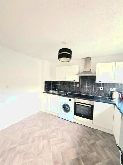 2 Bedroom Flat To Rent In Rousay Place, City Centre, Aberdeen, AB15