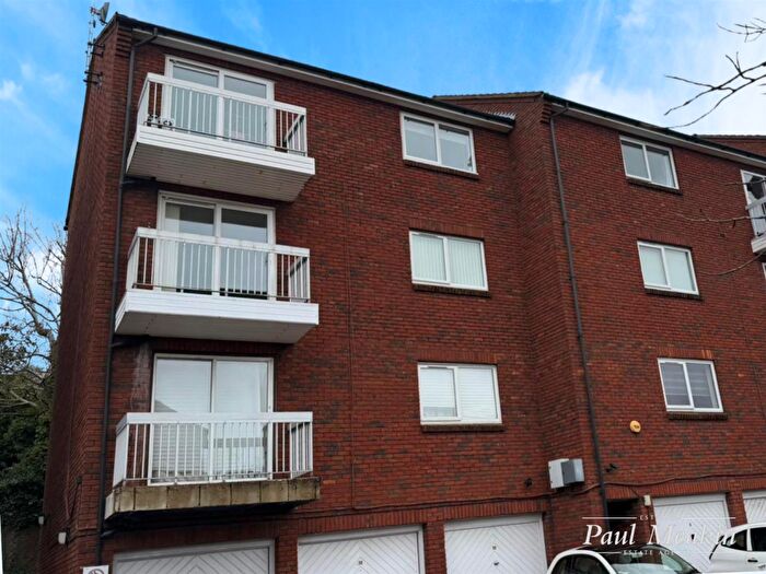 2 Bedroom Flat To Rent In Theresas Walk, South Croydon, CR2