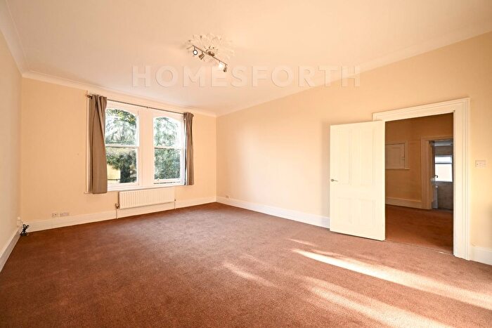 3 Bedroom Flat To Rent In Warminster Road, South Norwood, SE25