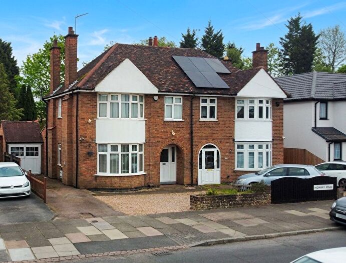 3 Bedroom Semi-Detached House For Sale In Highway Road, Leicester, LE5