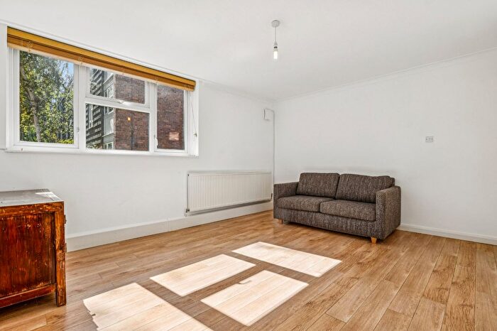 2 Bedroom Flat To Rent In Wayford Street, Battersea, SW11