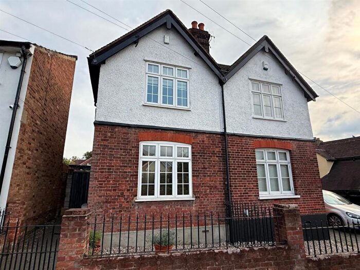 2 Bedroom Cottage To Rent In Rayleigh Road, Hutton, Brentwood, CM13