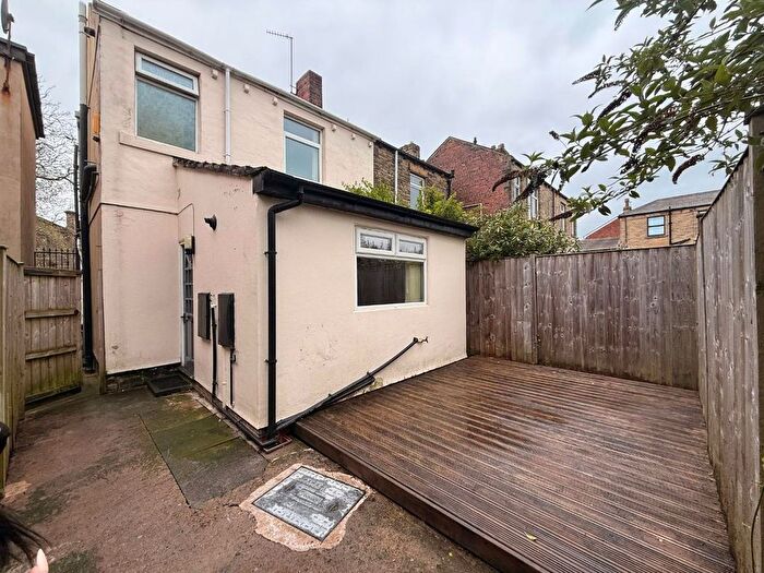 1 Bedroom Property To Rent In Staincliffe Road, Dewsbury, WF13