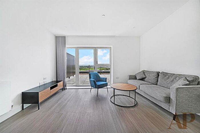 2 Bedroom Flat To Rent In Flagstaff Road, Bankside Gardens, RG2