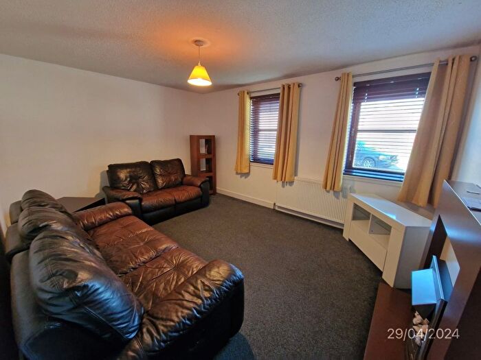 2 Bedroom Flat To Rent In Hutcheon Low Place, Ground Floor Right, Aberdeen, AB21