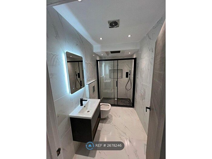 2 Bedroom Flat To Rent In High Street, Caister-On-Sea, Great Yarmouth, NR30