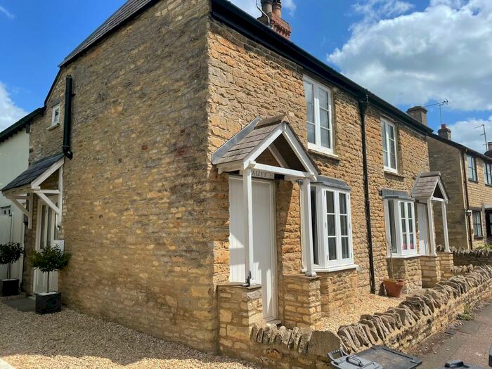 2 Bedroom Cottage To Rent In Church View, Bampton, OX18