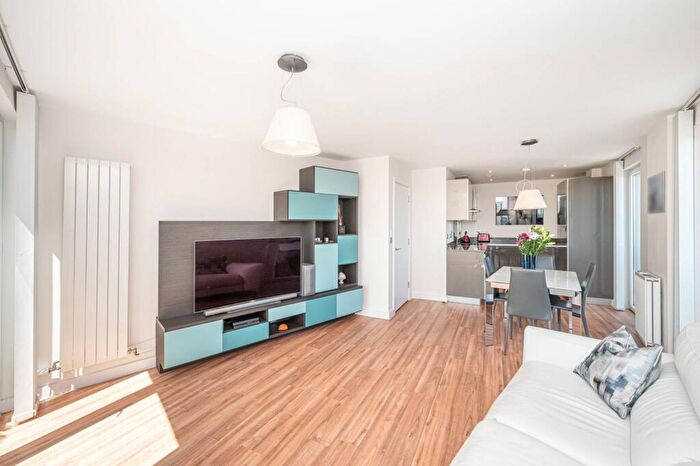 2 Bedroom Flat For Sale In Goldfinch Court, Child's Hill, London, NW11