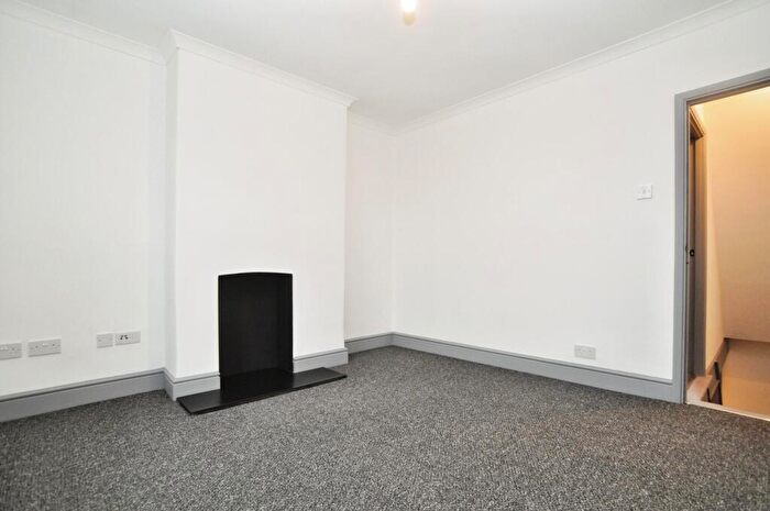 2 Bedroom Character Property To Rent In Hitchin Road, Arlesey, SG15
