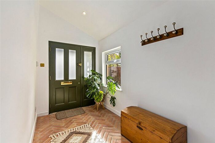 3 Bedroom Semi-detached House For Sale In Myrtle Road, Hampton Hill, TW12