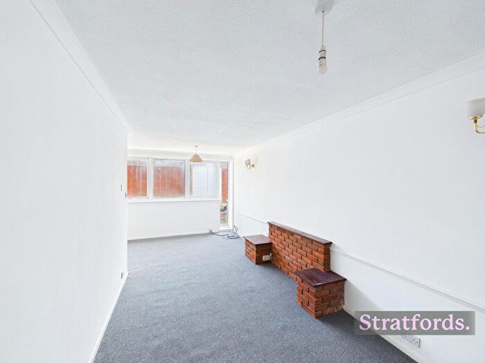 2 Bedroom Apartment To Rent In Cambridge Street, Bletchley, MK2