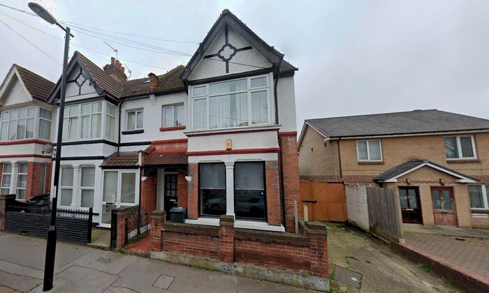 Studio To Rent In Fairfield Road, London, N18