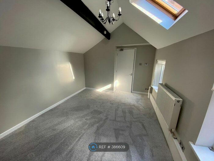 1 Bedroom Flat To Rent In Kirkgate Otley, Otley, LS21