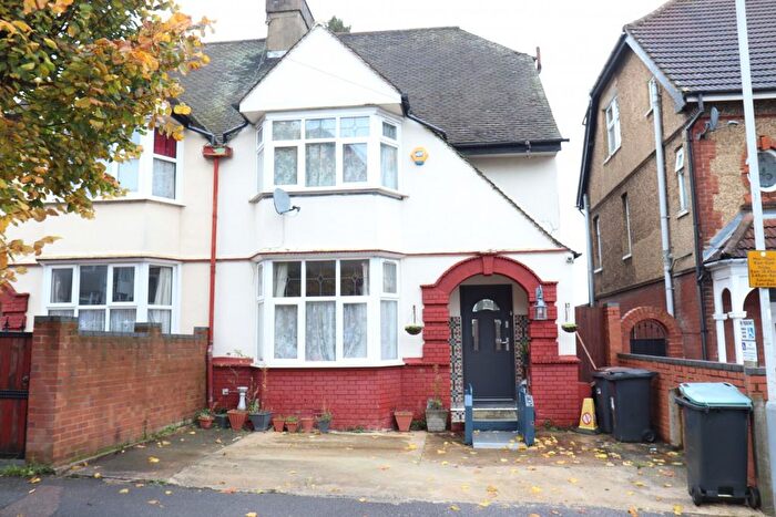 4 Bedroom Property To Rent In Westbourne Road, Luton, LU4