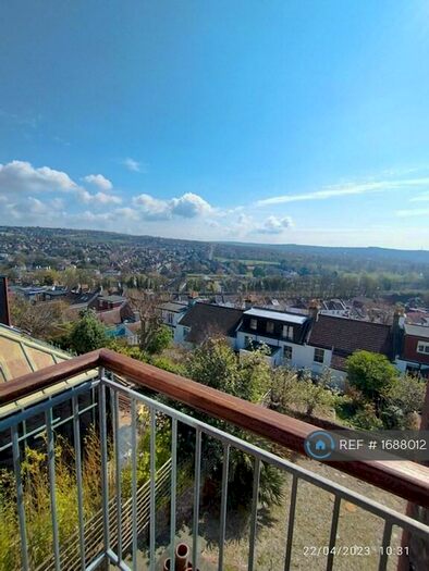 2 Bedroom Flat To Rent In Tivoli Crescent, Brighton, BN1