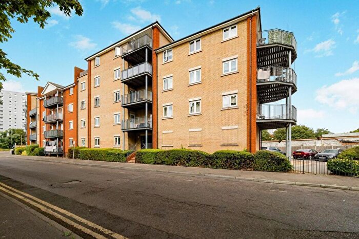 2 Bedroom Apartment For Sale In Thames Road, Grays, RM17