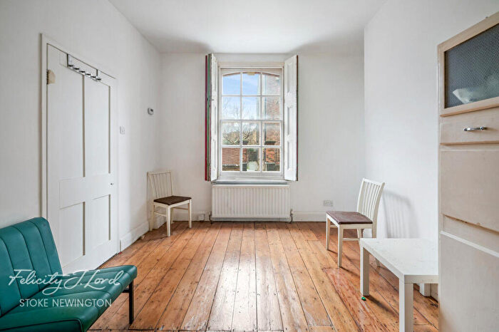 1 Bedroom Terraced House For Sale In Gibson Gardens, London, N16