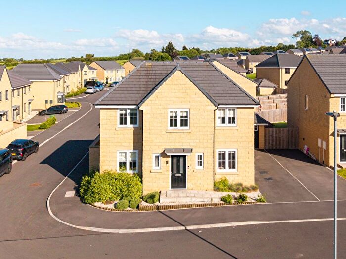 4 Bedroom Detached House For Sale In Juniper Crescent, Drighlington, BD11