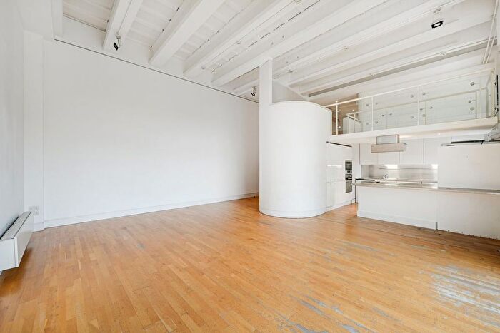 3 Bedroom Flat To Rent In Peterborough Road, Fulham, London, SW6