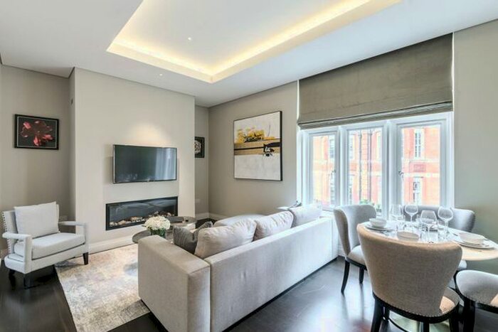 2 Bedroom Flat To Rent In Green Street, Mayfair, London, W1K