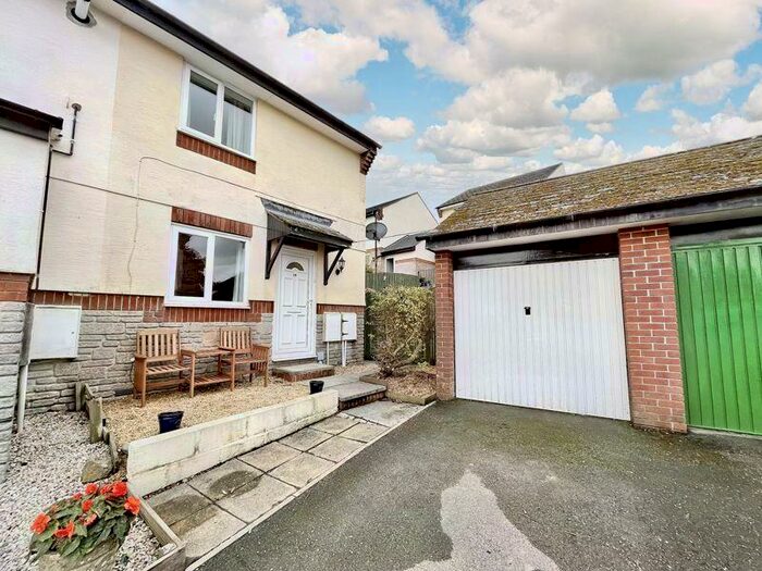 2 Bedroom End Of Terrace House To Rent In Craon Gardens, Okehampton, EX20