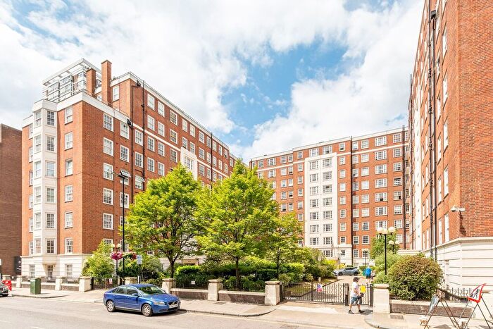 3 Bedroom Flat To Rent In Edgware Road, Hyde Park Square, London, W2