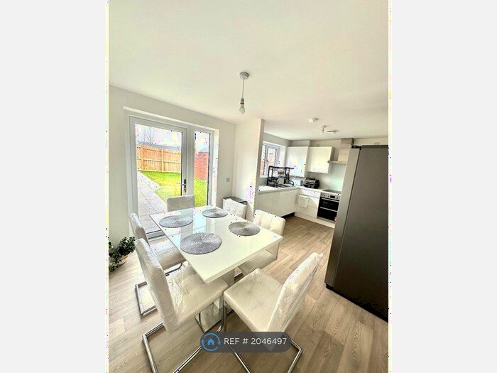 3 Bedroom Terraced House To Rent In Carstairs Street, Glasgow, G40