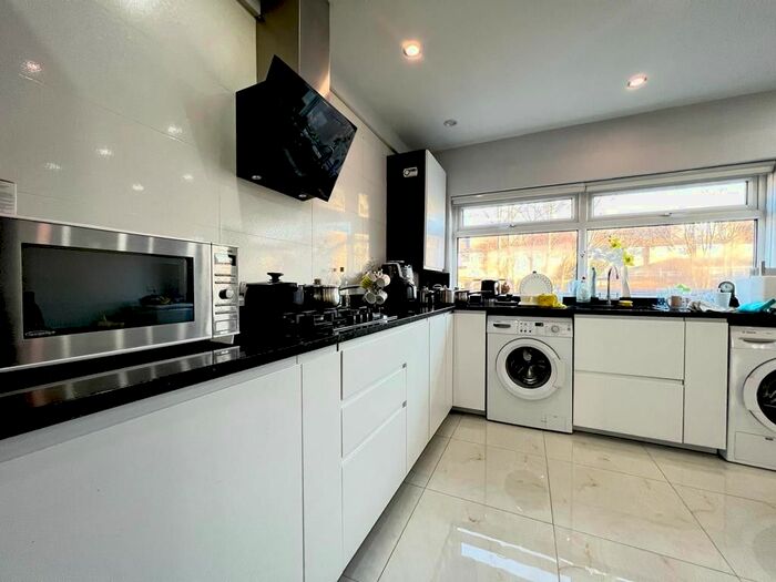 3 Bedroom Terraced House To Rent In Cantley Gardens, Ilford, Essex, IG2