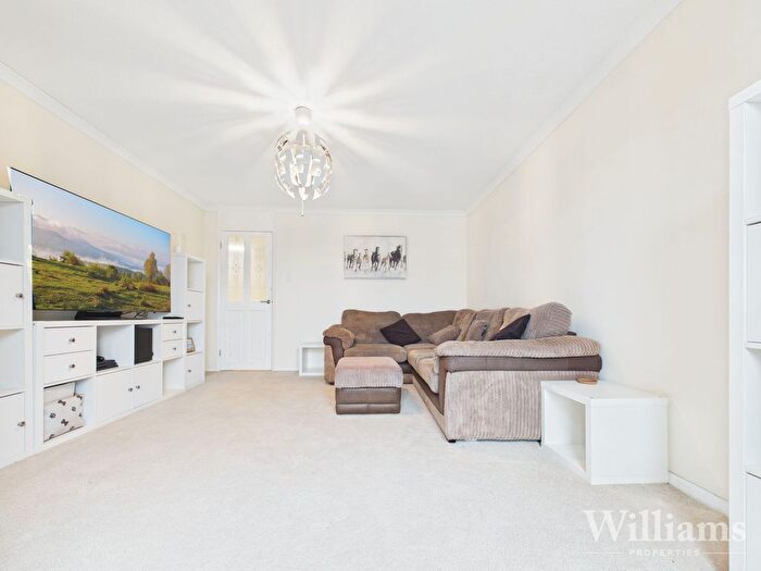 3 Bedroom Property For Sale In Hannon Road, Aylesbury, HP21