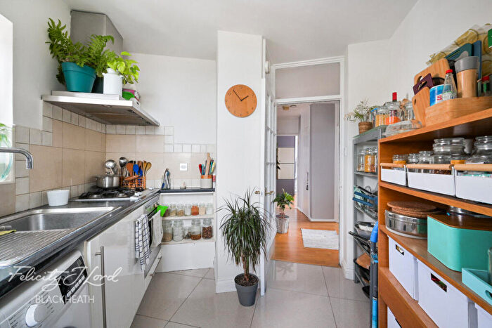 2 Bedroom Apartment For Sale In Samuel Street, London, SE18