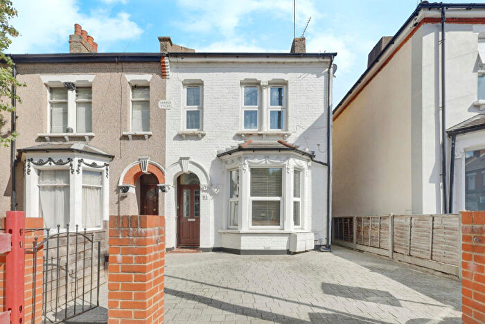 1 Bedroom Apartment For Sale In North Road, Westcliff-on-Sea, SS0