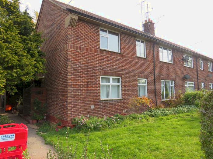2 Bedroom Flat To Rent In Coronation Road, Wroughton, Swindon, SN4