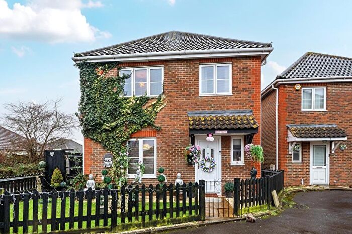4 Bedroom Detached House For Sale In Compass Close, Ashford, TW15