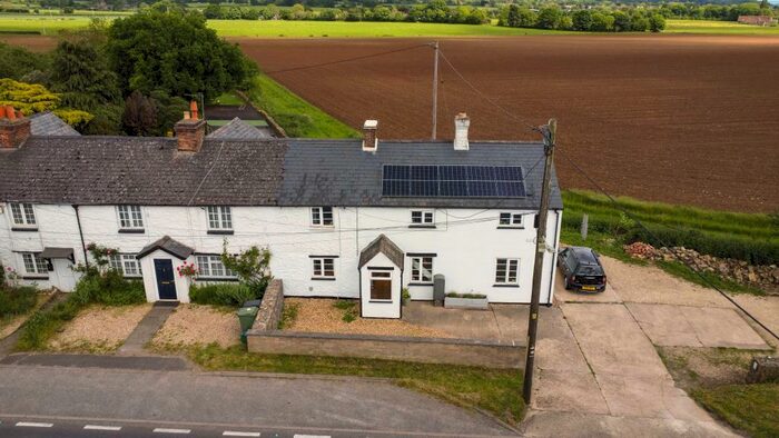 4 Bedroom End Of Terrace House For Sale In Nr Cumnor, Oxfordshire, OX2