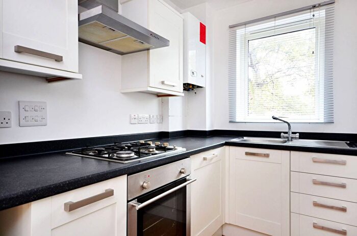2 Bedroom Flat To Rent In Archway Court, Woolwich, London, SE18