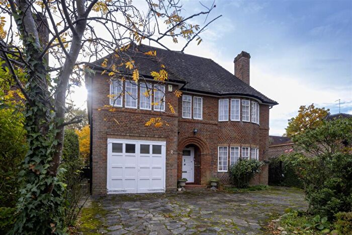 4 Bedroom Detached House For Sale In Chalton Drive, N2