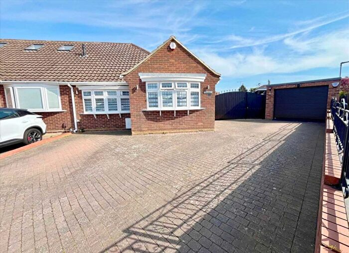 2 Bedroom Bungalow For Sale In Heather Rise, North Bushey ., WD23
