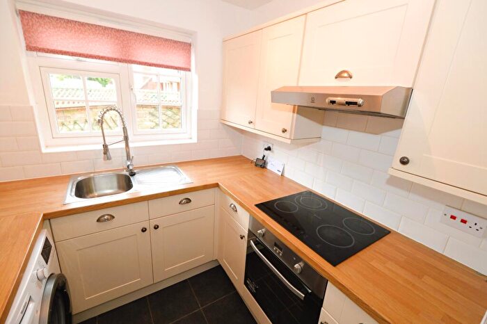 1 Bedroom Ground Maisonette To Rent In High Street, Bagshot, GU19