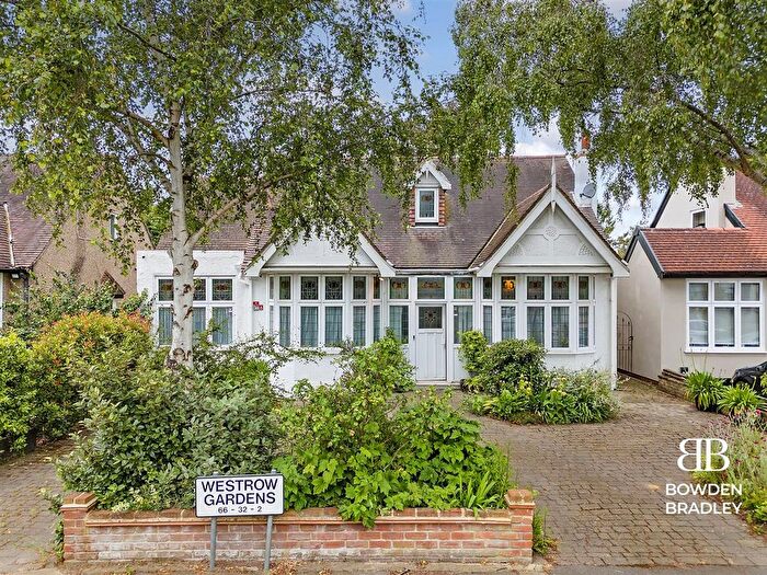 6 Bedroom Property For Sale In Westrow Gardens, Ilford, IG3