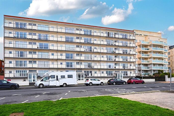 1 Bedroom Flat For Sale In De La Warr Parade, Bexhill-On-Sea, TN40
