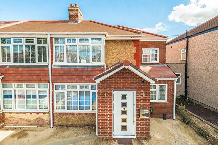 Studio To Rent In Federal Road, Perivale, UB6