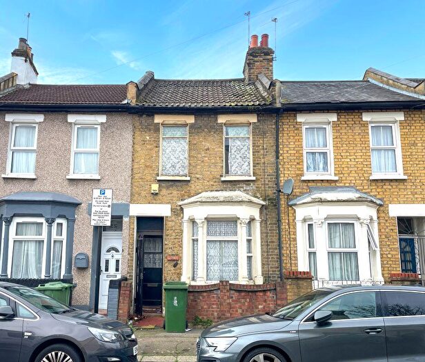 3 Bedroom Terraced House For Sale In Maiden Road, Stratford, E15