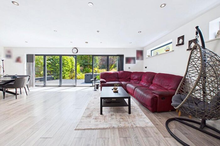 5 Bedroom Detached House For Sale In Anvil Crescent, Broadstone, Dorset, BH18 - Photo 8