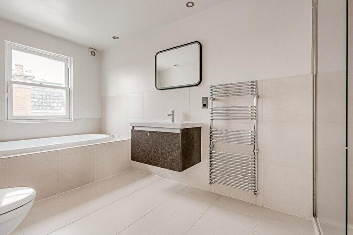 5 Bedroom Terraced House To Rent In Wakehurst Road, Between The Commons, SW11