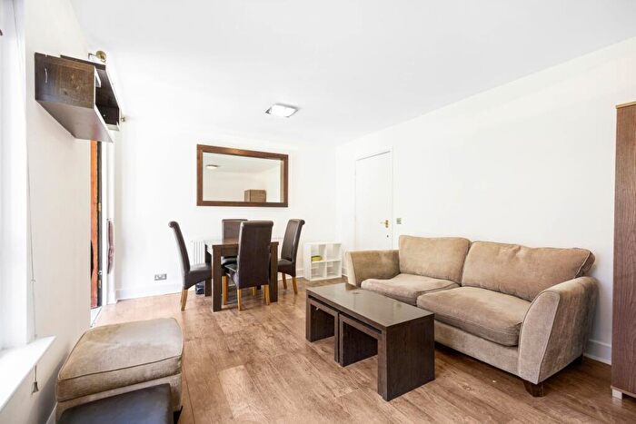 3 Bedroom Flat To Rent In Alexandra Place London, NW8