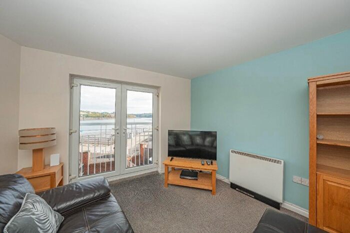 2 Bedroom Apartment For Sale In Grebe Close, Dunston, Gateshead, Tyne And Wear, NE11